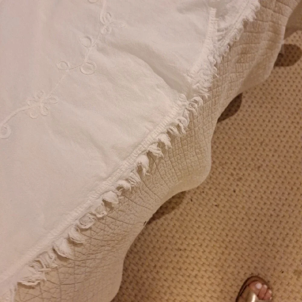 Giocam White Embroidered V-Neck embrodery Dress